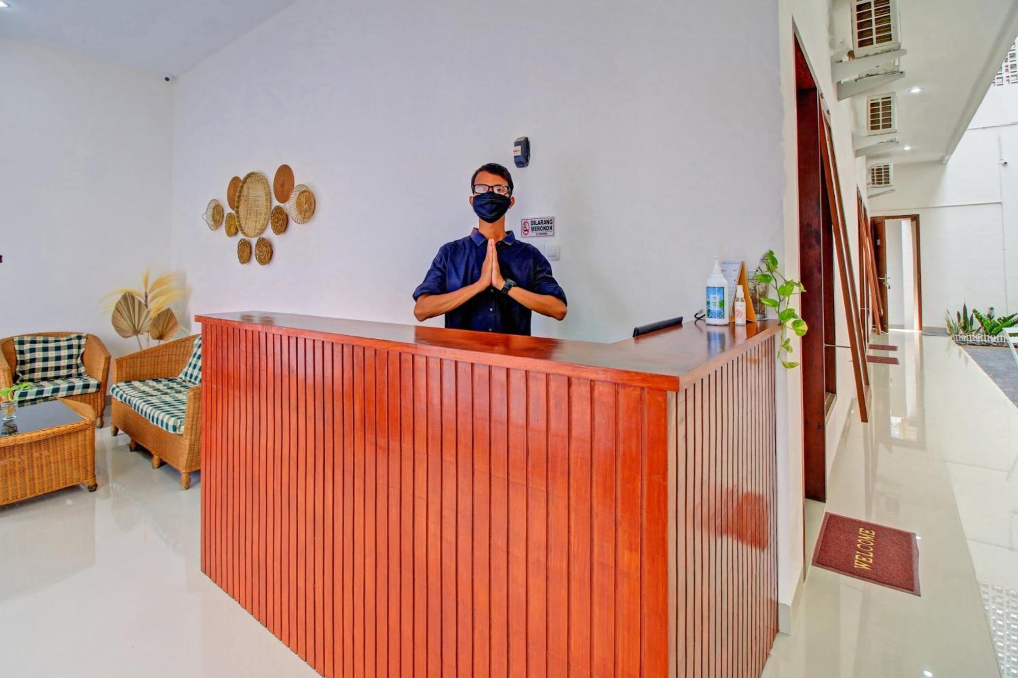 Oyo 90820 Madania Guesthouse Syariah Mataram Eksteriør bilde