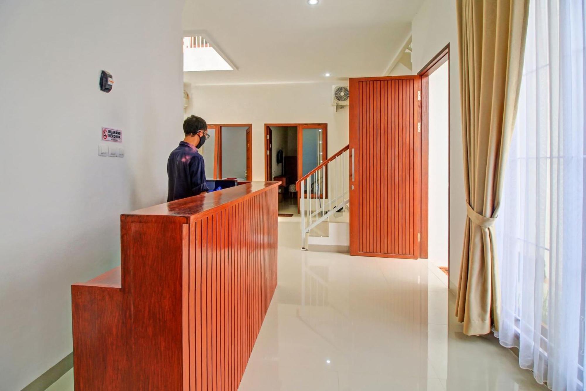 Oyo 90820 Madania Guesthouse Syariah Mataram Eksteriør bilde